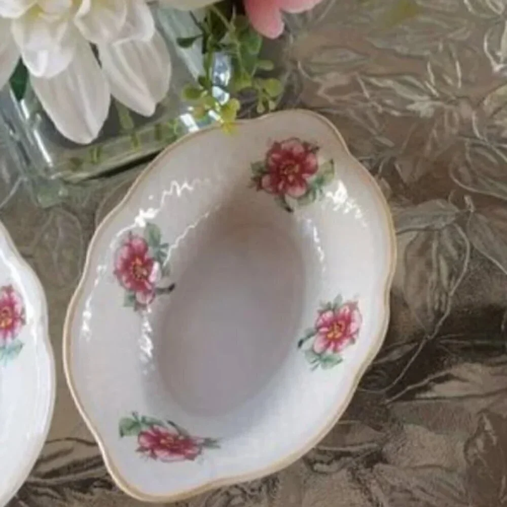 Set of two vintage kitchen dishes